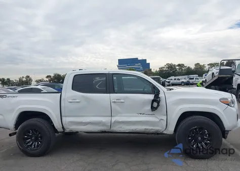 2017 Toyota Tacoma z USA, uszkodzony, nr VIN 5TFAZSCNXH045044